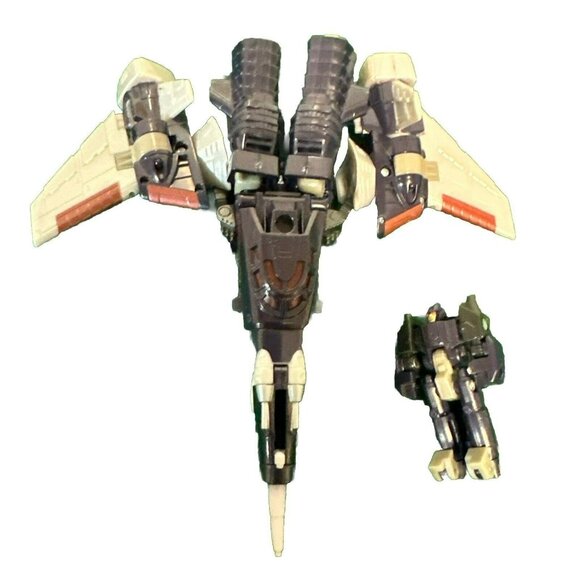 Transformers Universe Deluxe Class Cyclonus - Picture 2 of 14